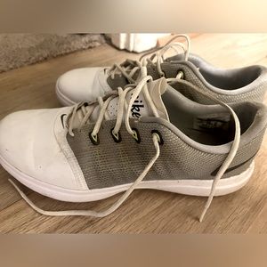 Women’s size 8 golf shoes